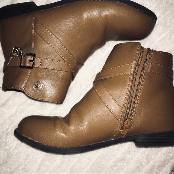 Michael Kors youth 5Y tan booties with gold trim - Picture 2 of 4